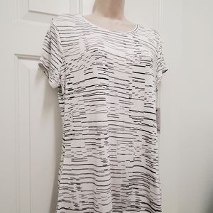 NWT APT. 9 WOMENS SIZE MEDIUM TOP